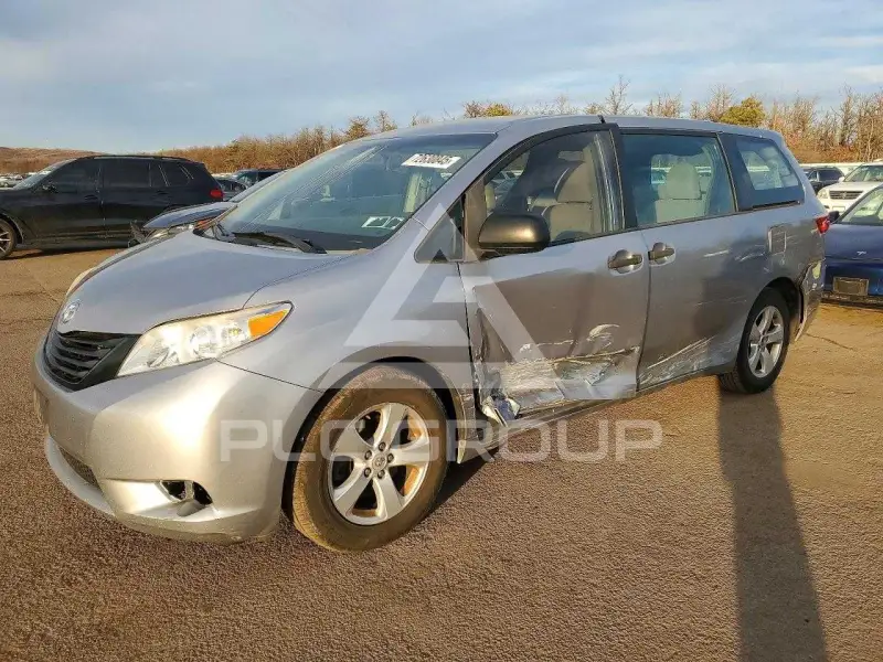 2015 Toyota SIENNA фото
