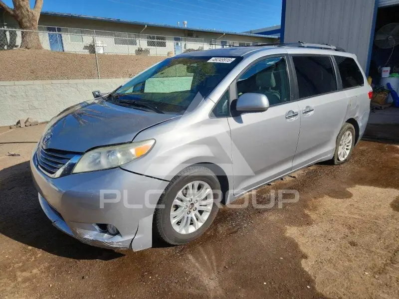 2015 Toyota SIENNA фото