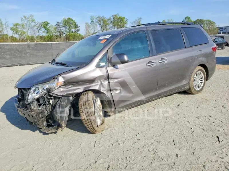2015 Toyota SIENNA фото