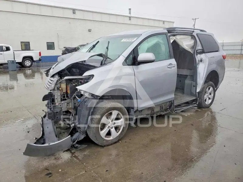 2015 Toyota SIENNA фото