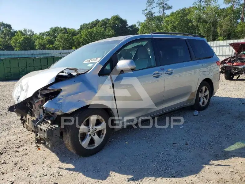 2015 Toyota SIENNA фото