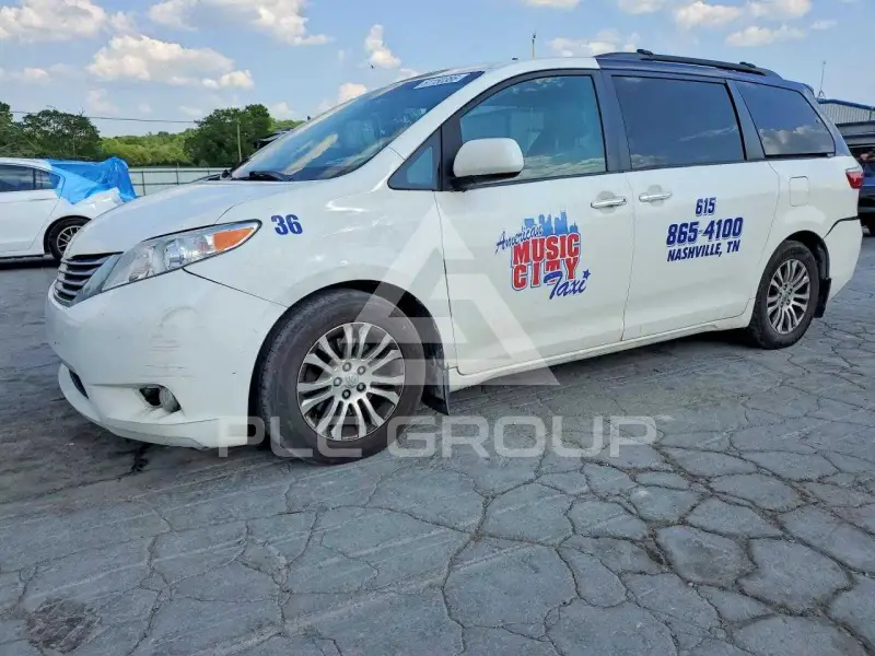 2015 Toyota SIENNA фото