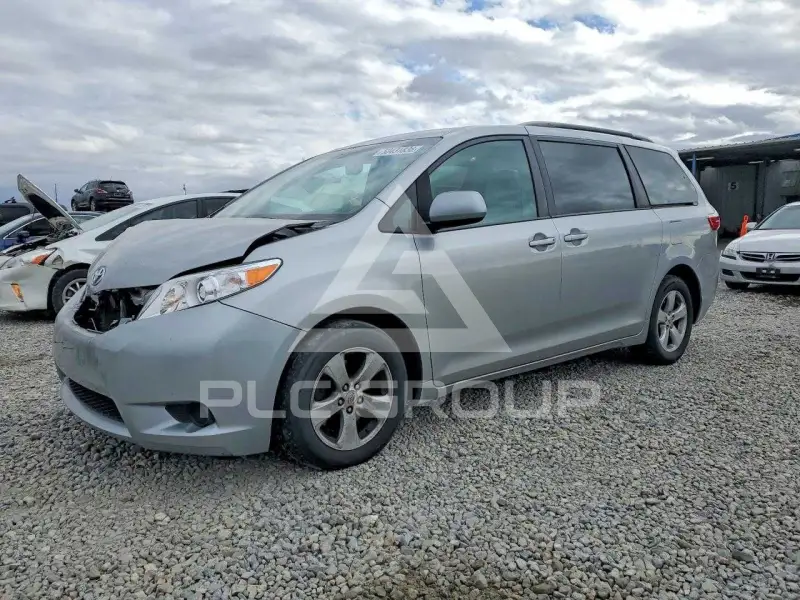 2015 Toyota SIENNA фото