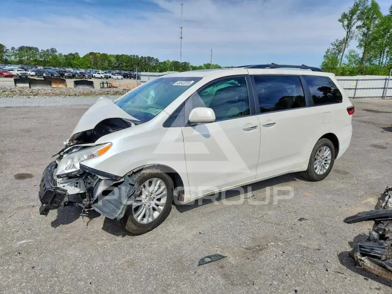 2015 Toyota SIENNA фото