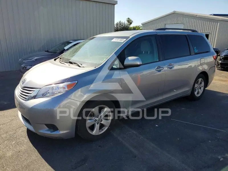 2015 Toyota SIENNA photo