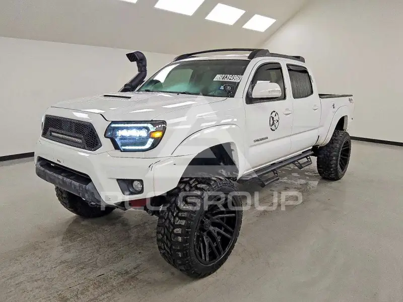 2015 Toyota TACOMA photo