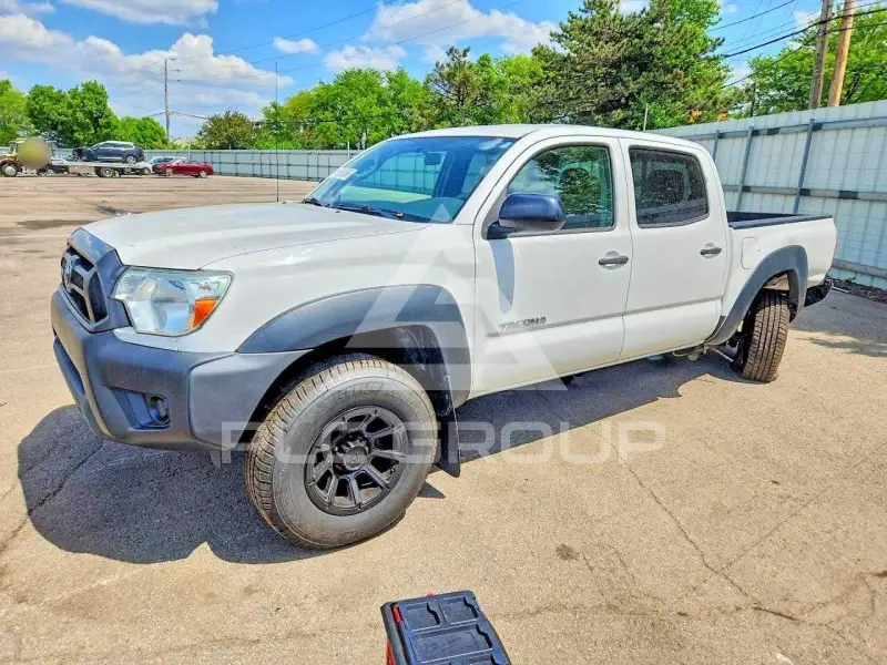 2015 Toyota TACOMA photo