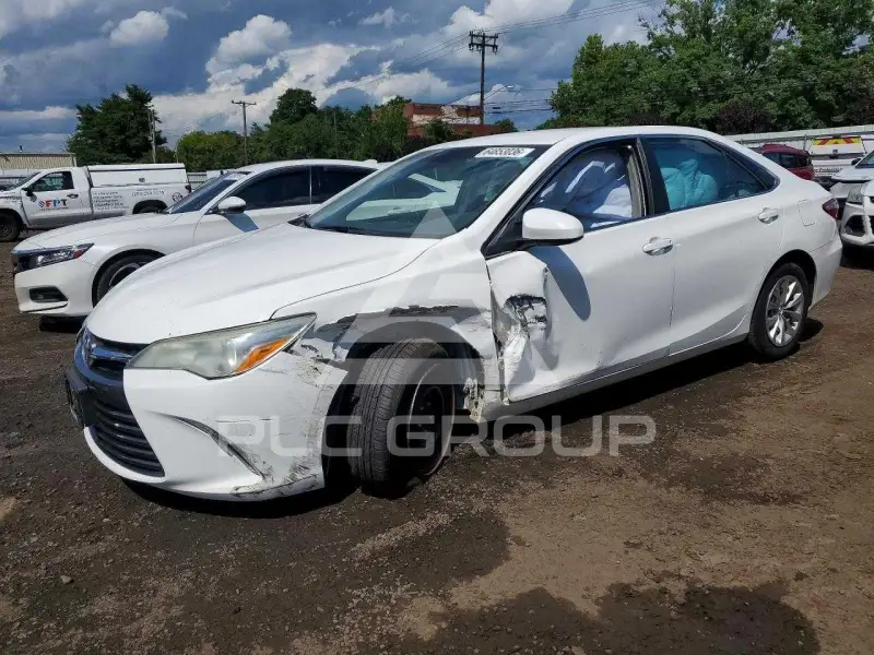 2015 Toyota CAMRY фото