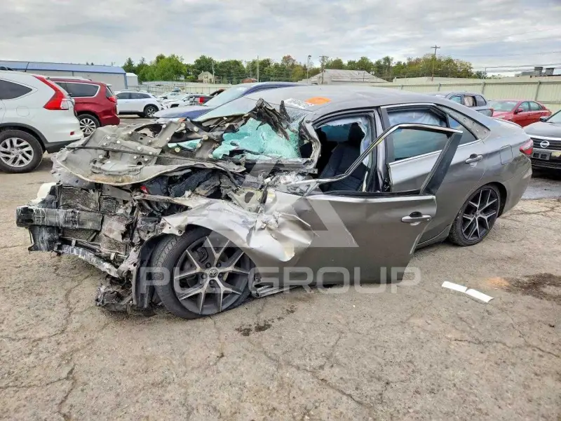 2015 Toyota CAMRY фото