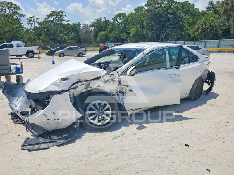 2015 Toyota CAMRY фото