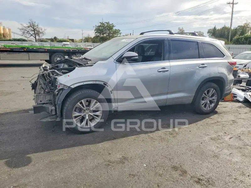 2015 Toyota Highlander фото