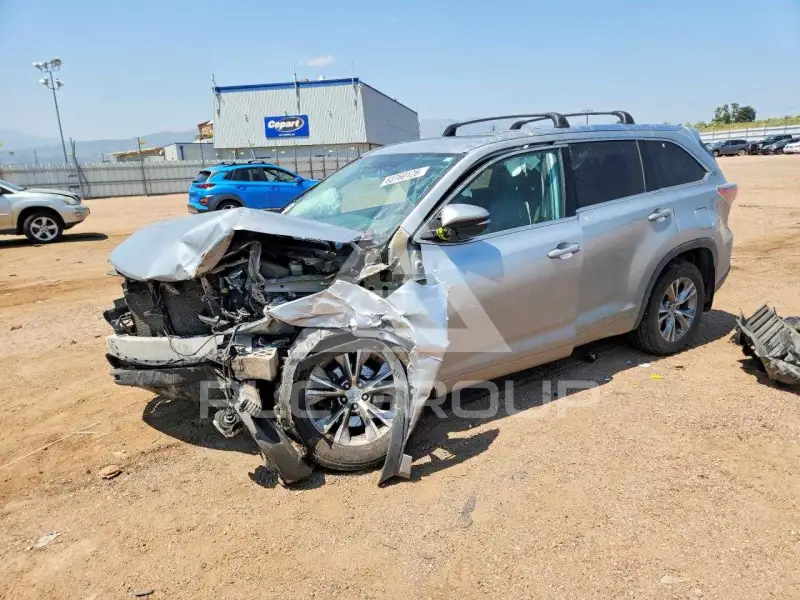 2015 Toyota Highlander photo