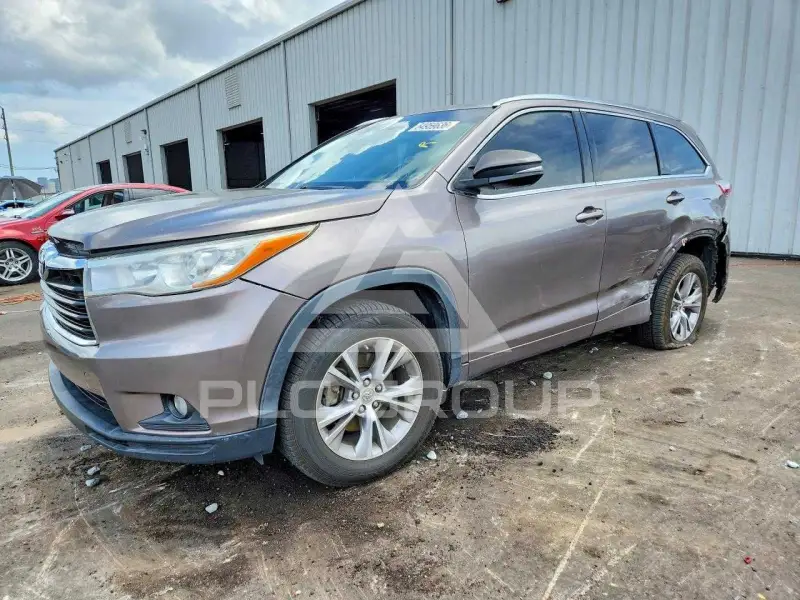 2015 Toyota Highlander photo
