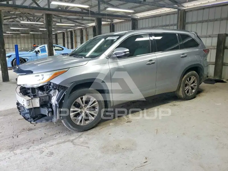 2015 Toyota Highlander photo