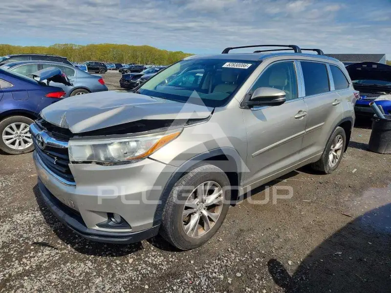 2015 Toyota Highlander фото