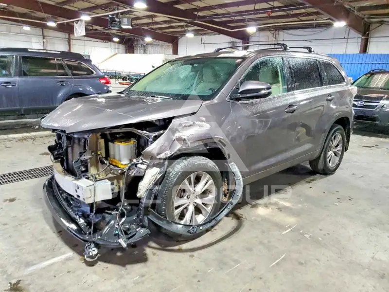 2015 Toyota Highlander фото