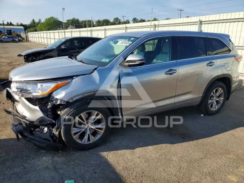 2015 Toyota Highlander фото