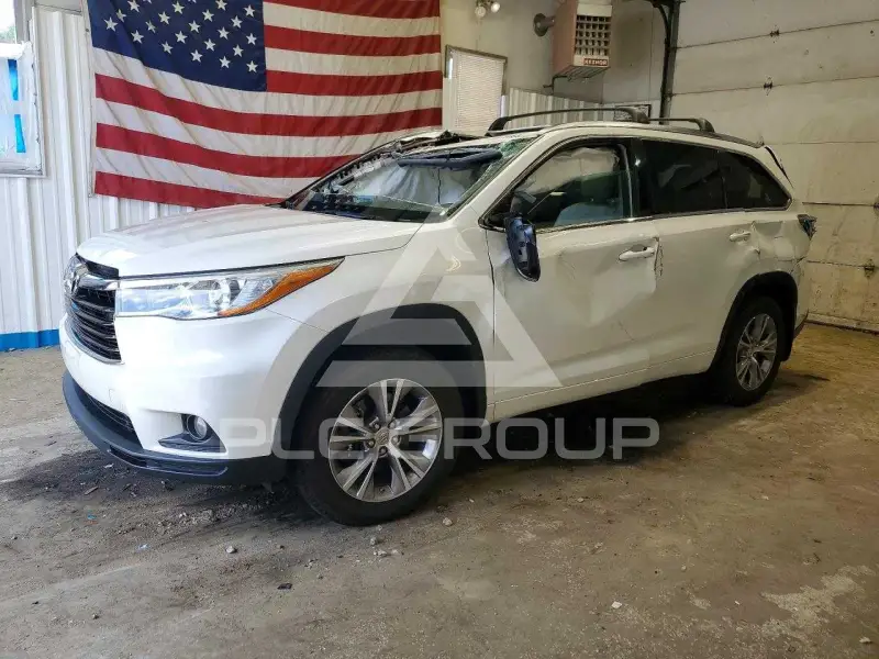 2015 Toyota Highlander фото