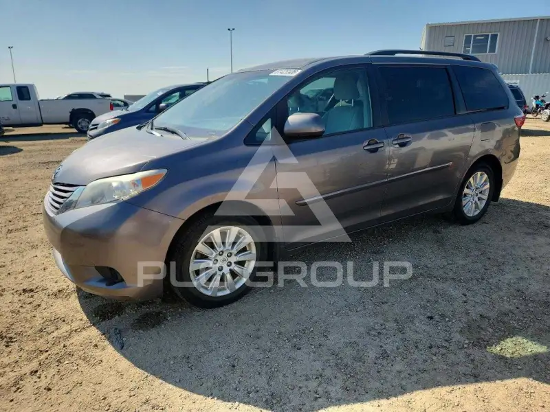 2015 Toyota SIENNA фото