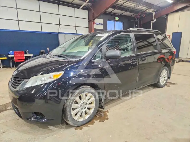 2015 Toyota SIENNA фото
