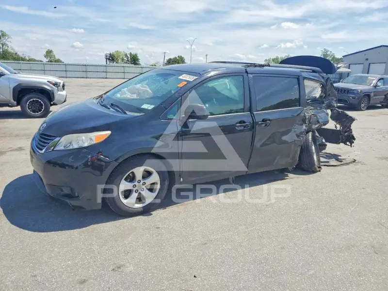 2015 Toyota SIENNA фото