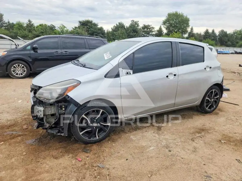 2015 Toyota YARIS фото
