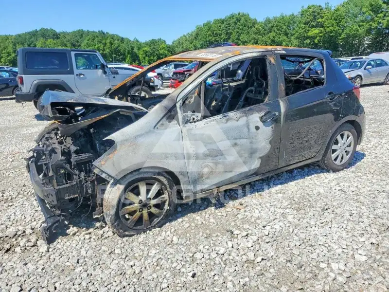 2015 Toyota YARIS фото