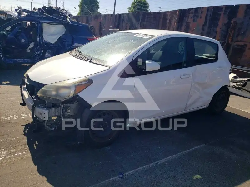 2015 Toyota YARIS фото