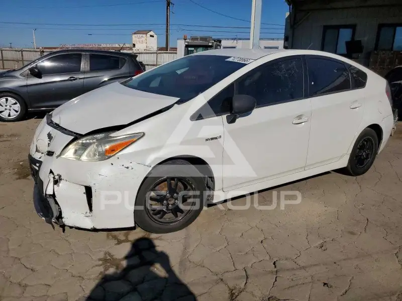 2015 Toyota PRIUS photo