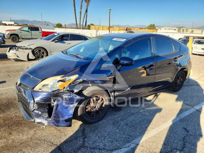 2015 Toyota PRIUS фото