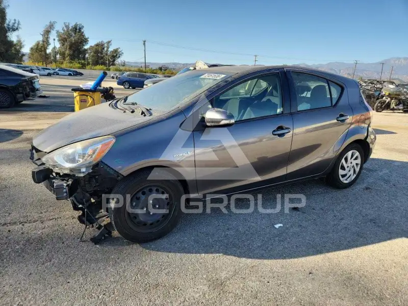 2015 Toyota PRIUS фото