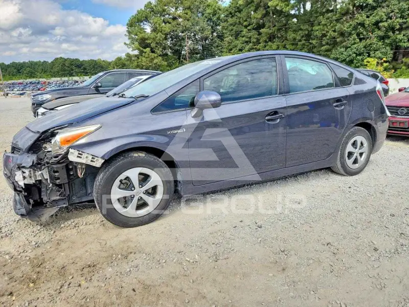 2015 Toyota PRIUS photo