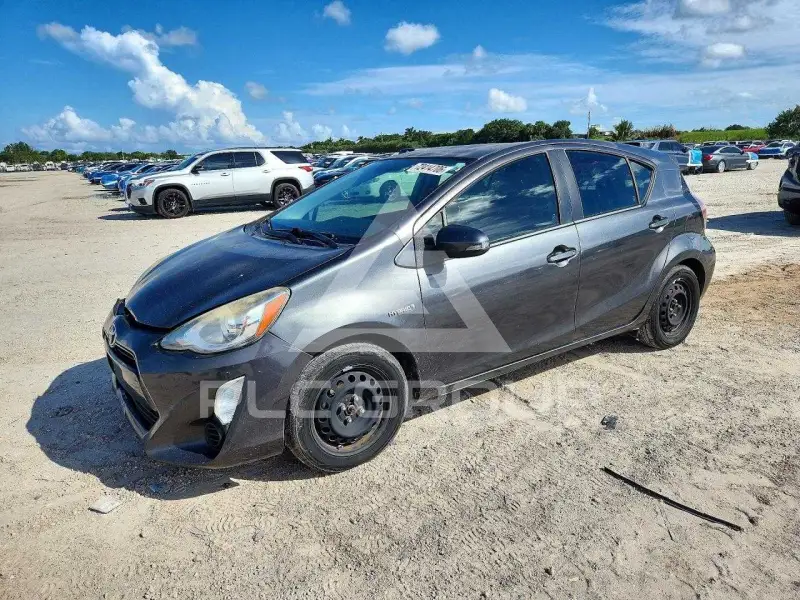2015 Toyota PRIUS photo