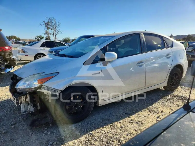 2015 Toyota PRIUS фото