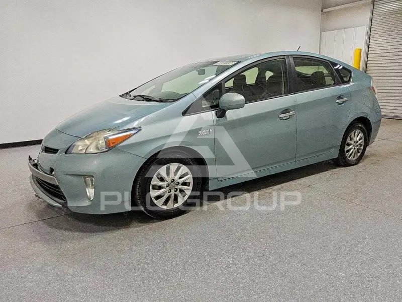 2015 Toyota PRIUS фото