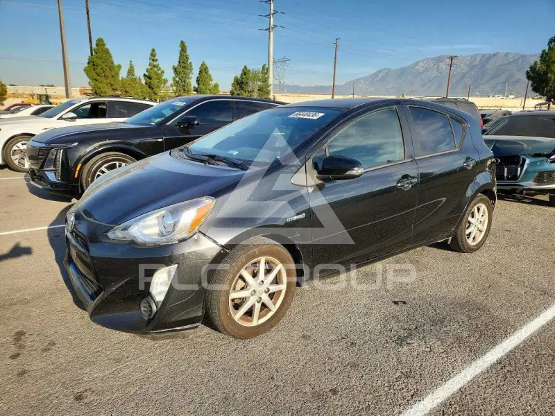 2015 Toyota PRIUS photo