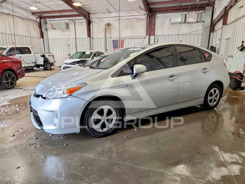 2015 Toyota PRIUS фото