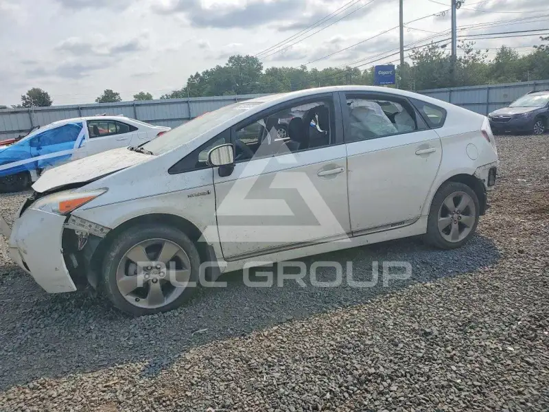 2015 Toyota PRIUS photo