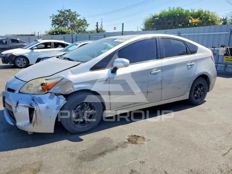 2015 Toyota PRIUS фото