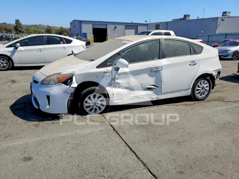 2015 Toyota PRIUS фото