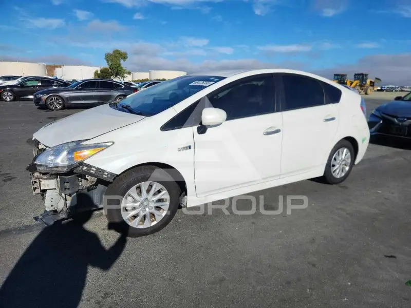 2015 Toyota PRIUS фото
