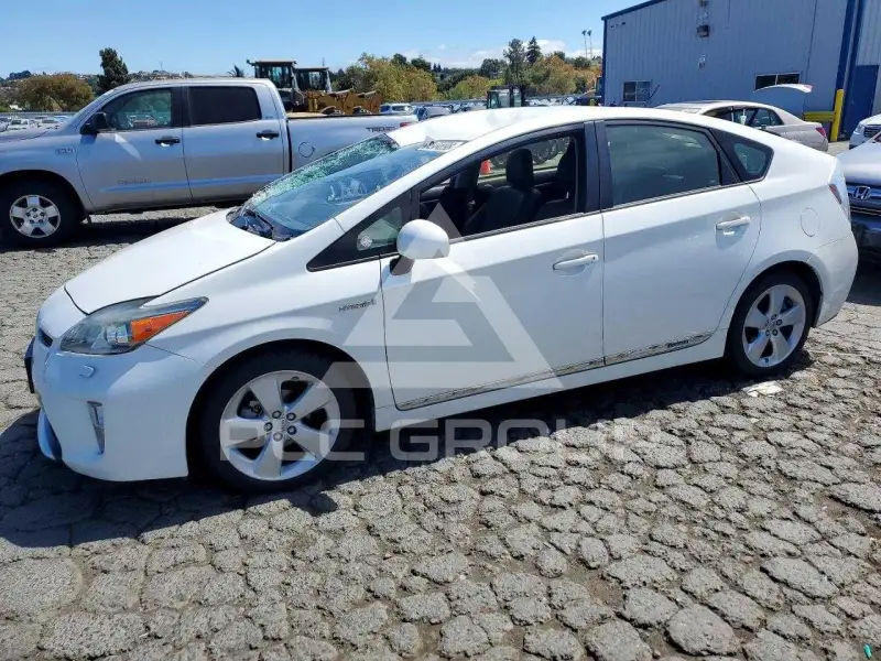 2015 Toyota PRIUS фото
