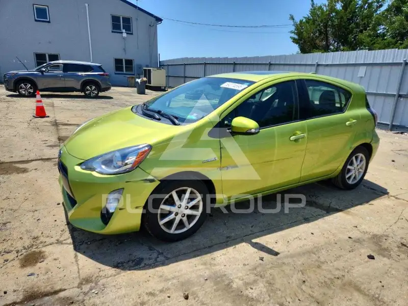 2015 Toyota PRIUS photo