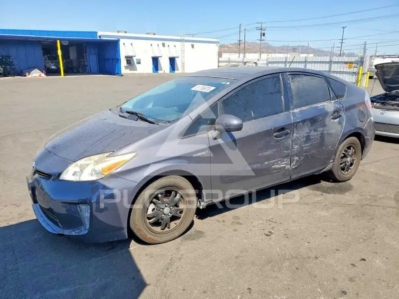 2015 Toyota PRIUS фото