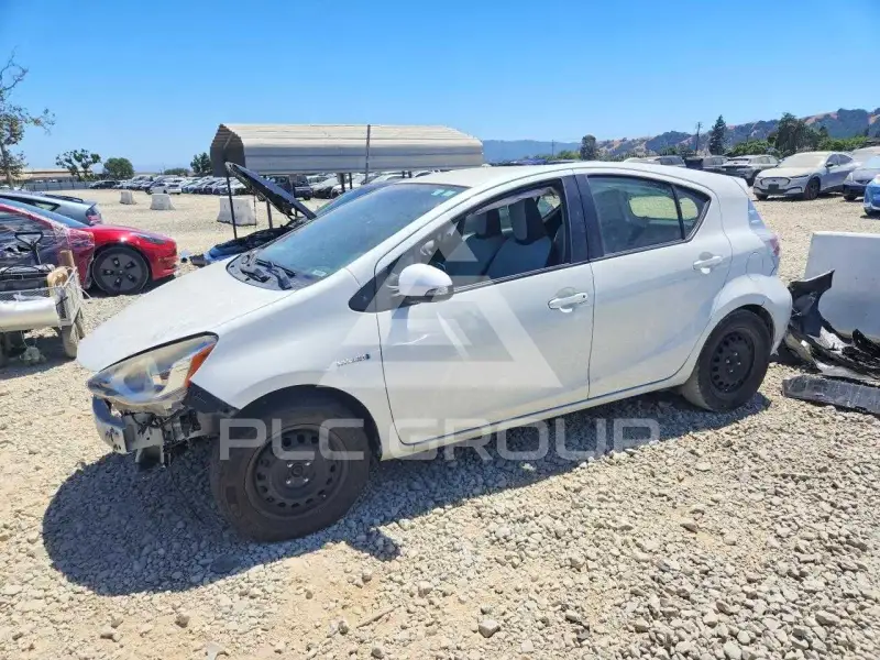 2015 Toyota PRIUS фото