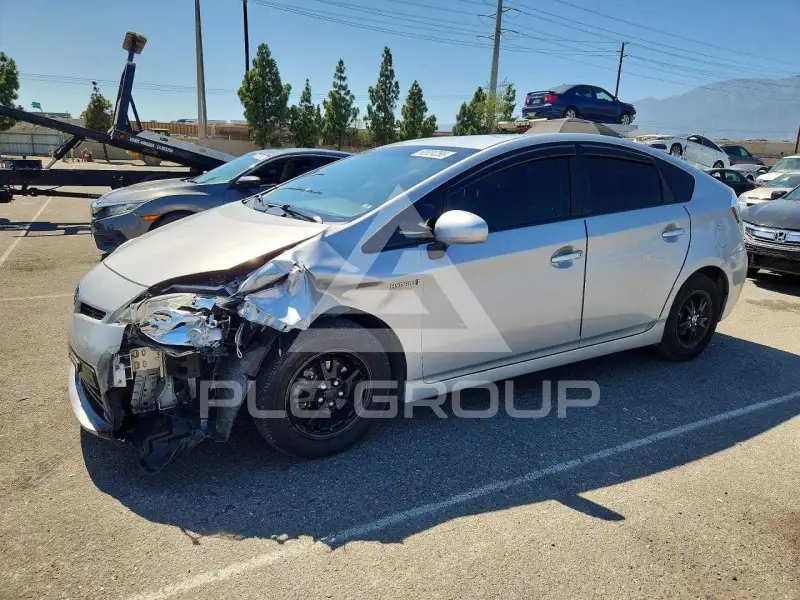 2015 Toyota PRIUS фото
