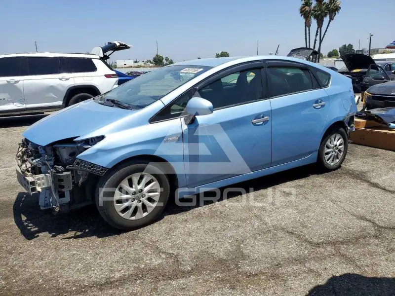 2015 Toyota PRIUS фото