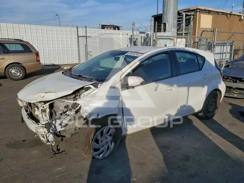 2015 Toyota PRIUS photo