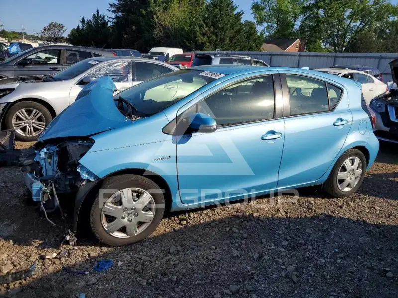 2015 Toyota PRIUS photo