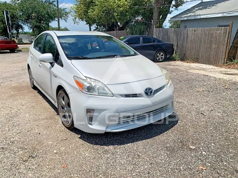 2015 Toyota PRIUS фото